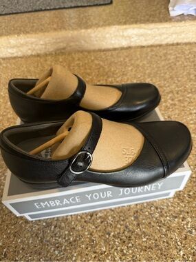 Dansko Black Mary Jane Leather Flats Fawna size 37 brand new